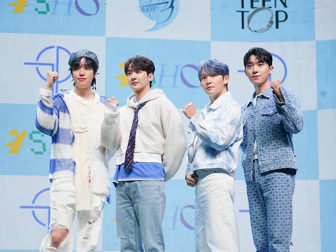 Teen Top poses at the group's comeback media showcase for album "4Sho" held in Seoul on Tuesday. (Kim Dong-joo/The Korea Herald)