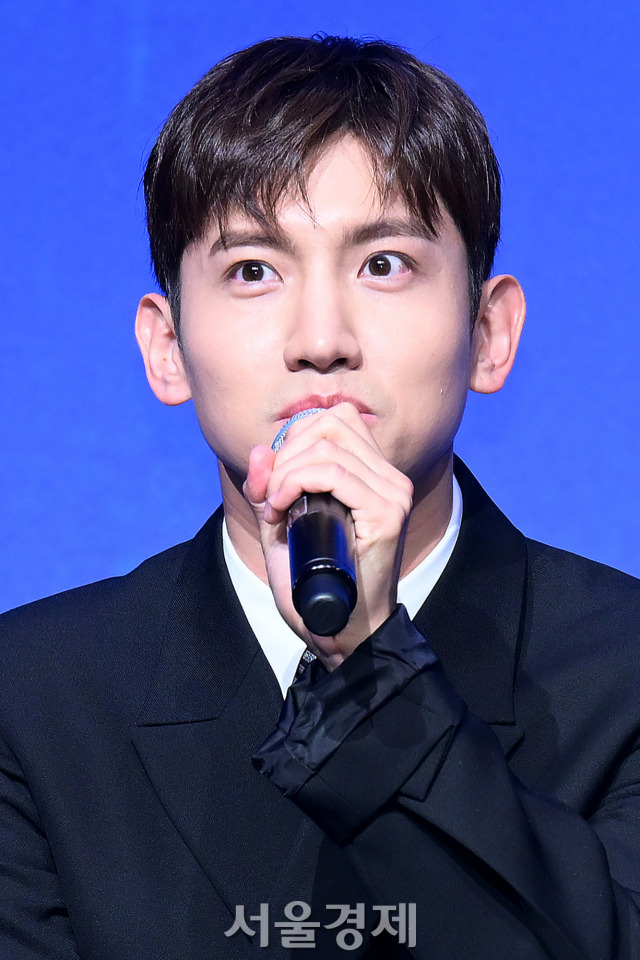 그룹 동방신기(TVXQ) 최강창민이 26일 오후 서울 영등포구 콘래드 서울 호텔에서 진행된 정규 9집 ‘20&2’ 발매 기념 기자간담회에서 소감을 말하고 있다. 김규빈 기자