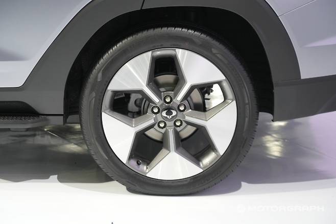 KG모빌리티 토레스 EVX