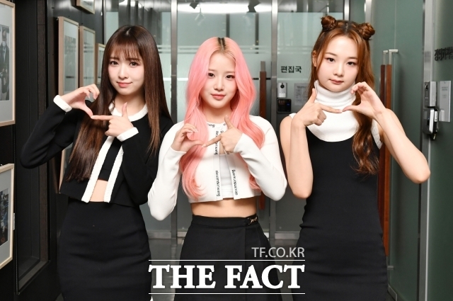 걸그룹 라임라잇(왼쪽부터 이토 미유, 수혜, 가은)이 오는 1월 11일 세 번째 미니 앨범 'LAST DANCE'를 발매한다. /더팩트 DB