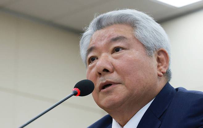 김홍일 방송통신위원장 후보자가 27일 오전 서울 국회에서 열린 인사청문회에서 의원 질의에 답변하고 있다. 연합뉴스