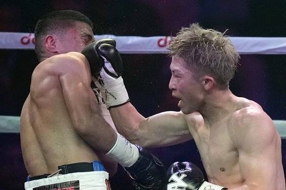 타팔레스에게 어퍼컷을 적중시키는 이노우에 나오야(오른쪽). AP=연합뉴스