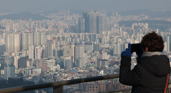 20일 서울 남산에서 바라본 서울 시내 아파트 단지 모습. 연합뉴스