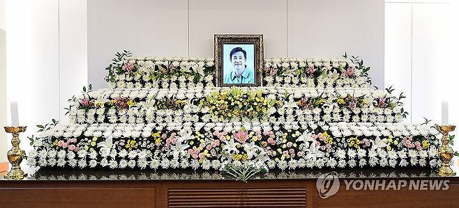 27일 서울대학교병원 장례식장 1호에 마련된 고(故) 이선균의 빈소.[연합]