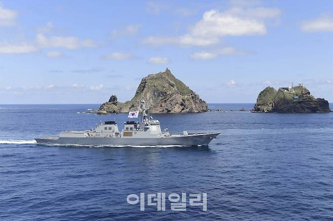 지난 2019년 동해영토수호훈련 당시 해군 이지스구축함인 세종대왕함이 독도 인근을 기동하고 있다. (사진=해군)