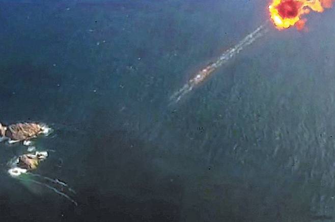 동해 상공서 폭발하는 北순항미사일 - 북한이 21~23일 신형 수중 핵무기 수중폭발 시험과 전략순항미사일 핵탄두 모의 공중 폭발 시험을 진행했다고 24일 밝혔다. 동해상에서 전략순항미사일이 가상의 타격 목표 지점 상공에서 폭발하는 장면. /조선중앙통신 연합뉴스