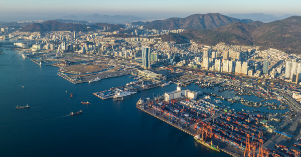 부산항 북항 재개발사업부지 전경. 국제신문DB