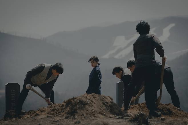 '선산'은 김현주와 연상호 감독이 세 번째로 호흡을 맞추는 작품이다. 사진제공=넷플릭스