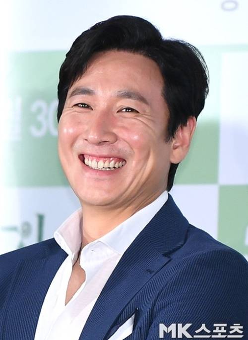 故 배우 이선균이 갑작스럽게 사망한 가운데, 이틀째 추모 행렬이 이어지고 있다. 사진 = DB