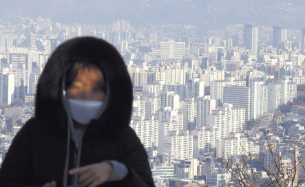 서울 남산에서 바라본 아파트 단지의 모습 [연합]