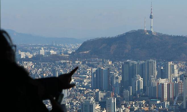 지난 21일 서울 여의도 63아트 센터에서 바라본 서울 아파트 단지 모습. 연합뉴스