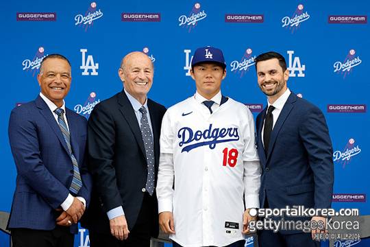 LA 다저스 공식 입단식에 참석한 야마모토 요시노부 / 사진=게티이미지코리아