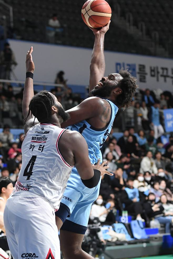 고양 소노의 치나노 오누아쿠(오른쪽) | KBL 제공