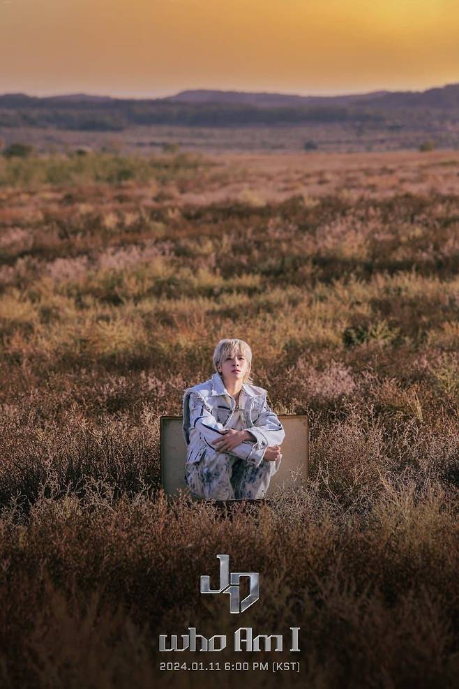 정동원 닮은 'AI 신인' JD1, 탈색 잘 어울리는 'who Am I' 콘셉트 포토