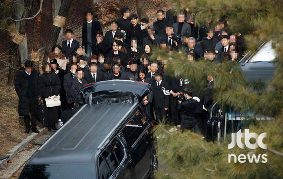 故이선균의 발인이 29일 오전 서울 연건동 서울대학교병원 장례식장에서 엄수됐다. 〈사진=사진공동취재단〉
