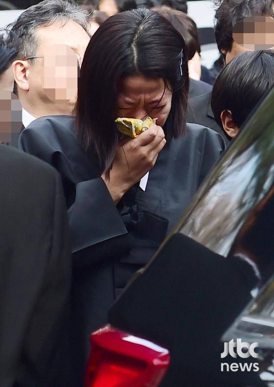 故이선균의 발인이 29일 오전 서울 연건동 서울대학교병원 장례식장에서 엄수됐다. 〈사진=사진공동취재단〉