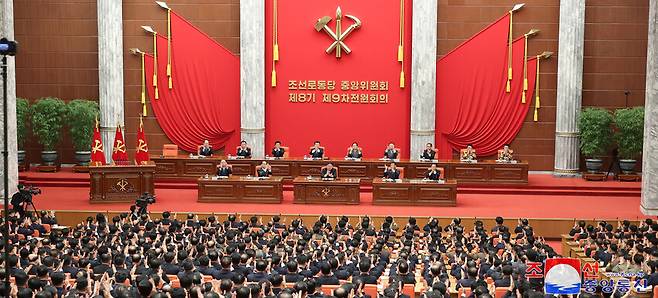 북한은 지난 26일부터 개최되었던 연말 전원회의가 30일 결속됐다고 조선중앙통신이 31일 보도했다. 조선중앙통신 연합뉴스