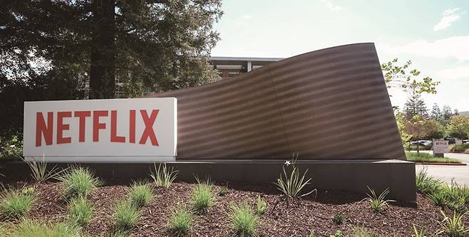 넷플릭스가 한국 콘텐츠 생태계에 미치는 영향력은 크다.[사진=연합뉴스]