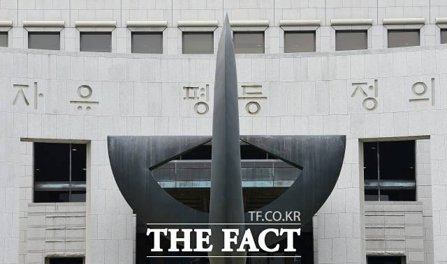 부동산 계약에서 잔금지급일과 실제 인도일이 다를 때 잔금 지급 전에 큰 사정변경이 생겼다면 잔금을 주지 않을 수 있고 상대가 계약을 해제할 수도 없다는 대법원 판단이 나왔다./더팩트 DB