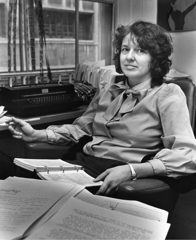 공익 로펌에서 형사 전문 변호사로 일하던 1981년 무렵의 홀리 맥기건. 그는 86년 대학으로 일터를 옮긴 뒤로도 젠더 폭력과 여성 대응 범죄 관련 법조계 및 시민단체와 긴밀히 협력했다. Temple University Libraries, Philadelphia