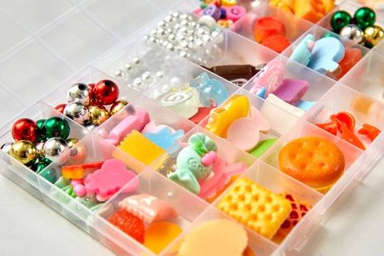 모루 인형은 액세서리와 패션 아이템 등 다양한 소품들로 꾸며줄 수 있는 게 큰 매력이다.