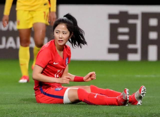 일본 지바 소가 스포츠파크에서 열린 2017 EAFF E-1 챔피언십 여자부 한국 대 중국의 경기에서 한국 이민아가 동료의 센터링을 골로 연결시키지 못하자 아쉬워하고 있다. 뉴시스