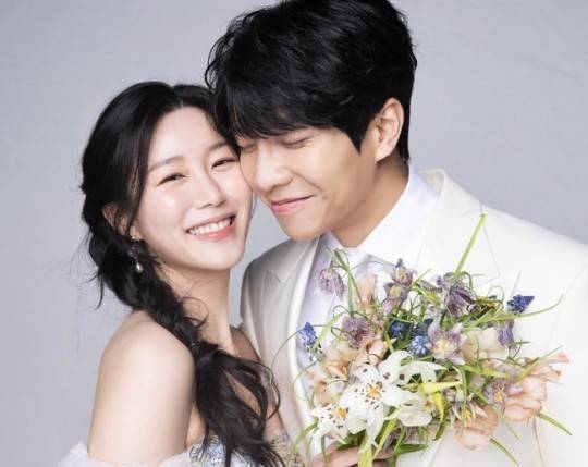 왼쪽부터 이다인, 이승기. (사진=휴먼메이드, 나인아토엔터테인먼트 제공)