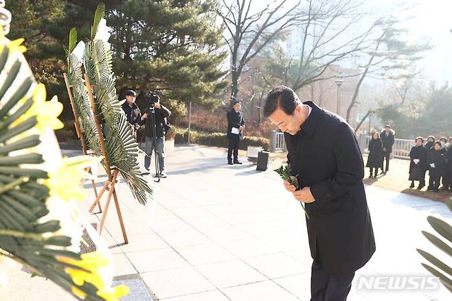 김성제 시장 현충탑 신년 참배