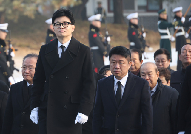 한동훈 국민의힘 비상대책위원장이 1일 국립서울현충원을 참배하고 있다. 연합뉴스