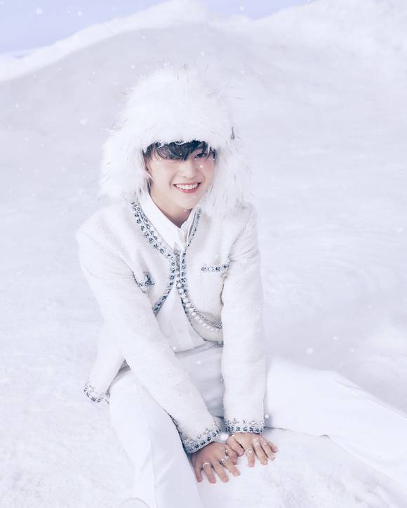 석매튜는 "월드투어 하면서 지구에 있는 모든 제로즈를 다 만나고 많은 무대를 하고 싶다"면서 "언젠가 좋은 가사를 작사해서 제로즈 분들께 들려 드리고 싶다"고 소망했다. /웨이크원