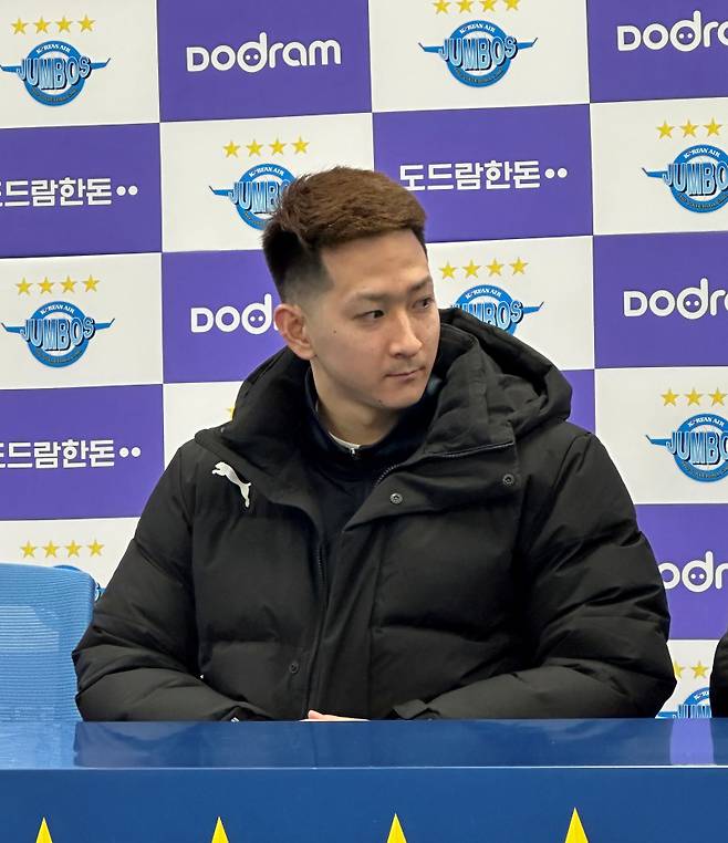 1일 대한한공전 승리 후 수훈 선수 인터뷰에 참석한 한국전력 이가 료헤이. 인천=이형석 기자&nbsp;