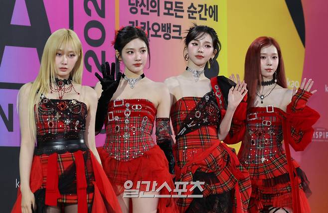 에스파 지젤, 닝닝, 카리나, 윈터가 2일 오후 인천 중구 인스파이어 아레나에서 열린 '2023 멜론 뮤직 어워드(MMA)'에서 포즈를 취하고 있다. '멜론 뮤직 어워드'는 No.1 뮤직플랫폼 멜론(Melon)의 객관적 데이터와 영향력을 통해 아티스트의 음악적 성과를 글로벌 팬들과 다 함께 축하하는 대표 음악 시상식 겸 페스티벌이다. 서병수 기자 qudtn@edaily.co.kr /2023.12.02/
