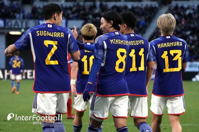 [사진= 게티 이미지] 일본이 2023 카타르 아시안컵에 나설 26인 명단을 공개했다. 이번 아시안컵부터 기존 23인 스쿼드에서 3명이 추가되어 26인으로 늘어났다. 일본은 26명 중 20명이 유럽파였다. 나머지 5명이 J리그, 1명이 카타르 리그 소속이었다.