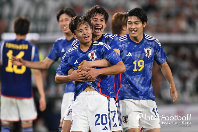 [사진= 게티 이미지] 일본이 2023 카타르 아시안컵에 나설 26인 명단을 공개했다. 이번 아시안컵부터 기존 23인 스쿼드에서 3명이 추가되어 26인으로 늘어났다. 일본은 26명 중 20명이 유럽파였다. 나머지 5명이 J리그, 1명이 카타르 리그 소속이었다.