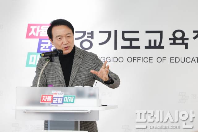▲경기도교육청 출입기자단과 신년 인터뷰를 진행 중인 임태희 경기도교육감. ⓒ경기도교육청