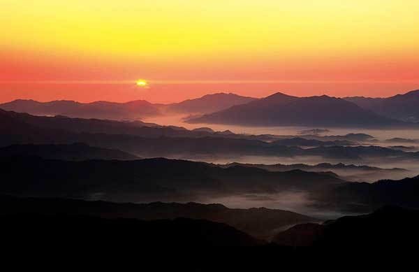 일월산에서 본 일출. 사진 영양군청