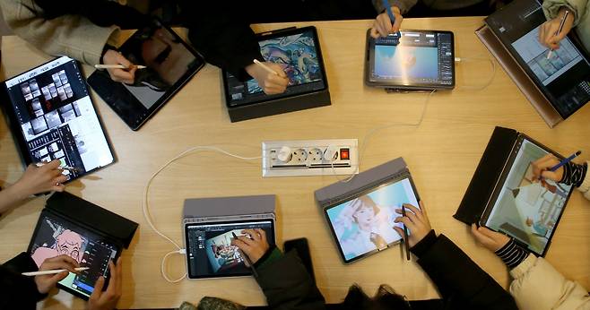 지난달 12일 서울 광진구 세종대 만화애니메이션테크학과에서 '디지털코믹스제작' 수업이 진행되고 있다./주완중 기자