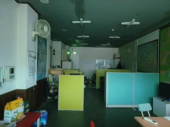 2일 이재명 더불어민주당 대표 피습 피의자 김모(67)씨가 운영하는 공인중개사사무소가 불이 꺼진 채 닫혀있다. 오삼권 기자