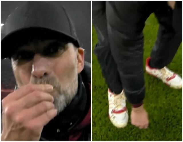 반지를 찾은 후 카메라를 향해서 '반지키스'를 하는 클롭 감독./스카이스포츠