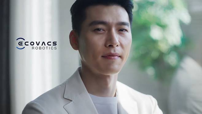 중국 로봇청소기 1위 에코백스(ECOVACS)는 2021년 한국지사를 설립하고 배우 현빈을 기용한 광고로 이름을 알렸다. [유튜브 '에코백스 코리아']