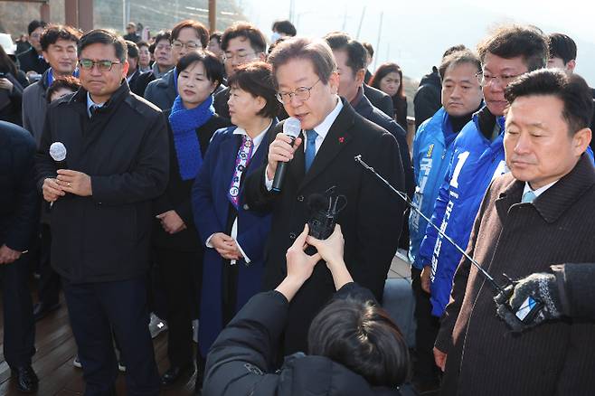 가덕도 찾은 이재명 대표. 연합뉴스