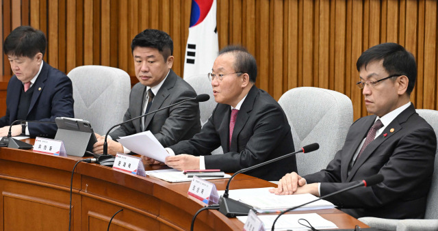 윤재옥 국민의힘 원내대표가 3일 오전 서울 여의도 국회에서 열린 2024년 경제정책방향 당·정 협의회에 참석해 모두발언을 하고 있다. 권욱 기자