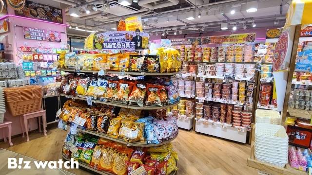 일본 후쿠오카 복합쇼핑몰에 있는 K-푸드 상점 / 사진=김지우 기자 zuzu@