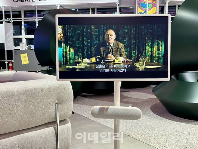 서울 영등포구 ‘그라운드220’에 전시된 LG스탠바이미.(사진=조민정 기자)