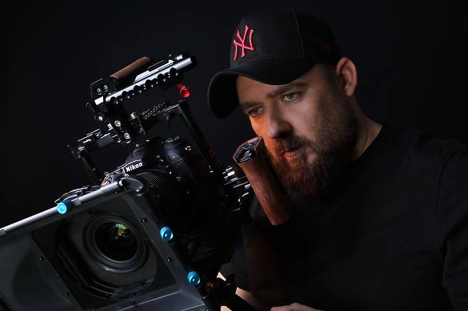 표트르 펙사는 로열런던병원 경비원이면서 아마추어 영화 촬영감독과 사진작가로 활동한다./표트르 펙사 제공