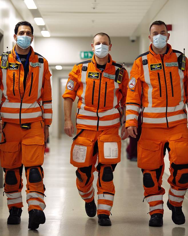 병원 경비원 겸 아마추어 사진가 표트르 펙사가 찍은 NHS 의료진의 모습/표트르 펙사 제공