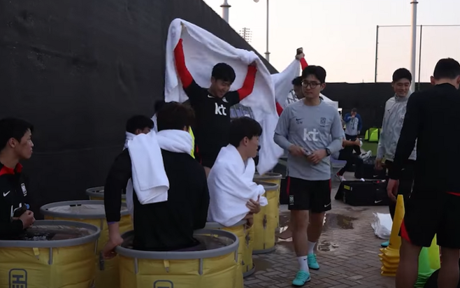 ▲ 한국 대표팀은 오는 1월 12일부터 카타르 일대에서 진행되는 ‘2023 아시아축구연맹(AFC) 아시안컵’ 준비에 한창이다. 추춘제를 진행하는 유럽파 선수 일부는 12월 국내 훈련에 참가하지 못했지만, 최종명단 발표 이후 1월 2일 아랍에리미트(UAE) 아부다비로 넘어가 본격적인 아시안컵 대비 훈련을 했다 ⓒ대한축구협회
