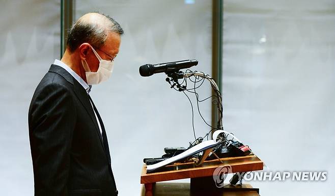 '불가리스 사태' 관련 대국민 사과하는 홍원식 회장 [연합뉴스 자료 사진]