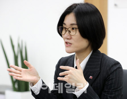 김영미 저출산고령사회위원회 부위원장이 저출산예산에 대해 설명하고 있다.(사진=방인권 기자)