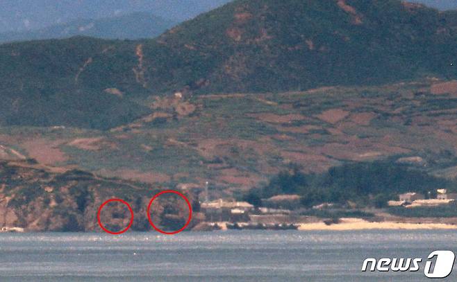 북한 장재도 인근 해안에 포진지가 개방돼 있다. 해당 포진지는 현재 사용하지 않는 것으로 확인됐다. 2020.6.17/뉴스1 ⓒ News1 구윤성 기자